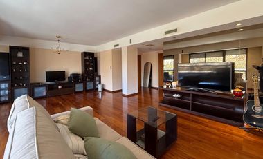 Venta: Departamento de 3/4 dormitorios con cochera y balcón aterrazado. Vista despejada a Bv. Oroño.