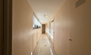 Venta: Departamento de 3/4 dormitorios con cochera y balcón aterrazado. Vista despejada a Bv. Oroño.