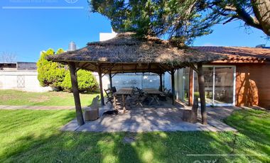 VENTA - Casa Quinta sobre lote de  3862m2 - Platanos, Berazategui - zona sur