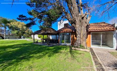 VENTA - Casa Quinta sobre lote de  3862m2 - Platanos, Berazategui - zona sur