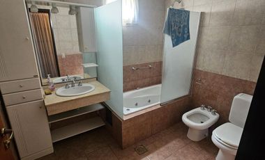 Moderna casa en Granadero Baigorria, Barrio Los Naranjos