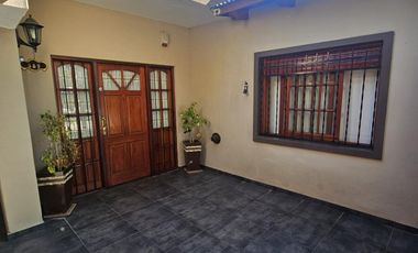 Moderna casa en Granadero Baigorria, Barrio Los Naranjos