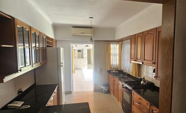 Moderna casa en Granadero Baigorria, Barrio Los Naranjos