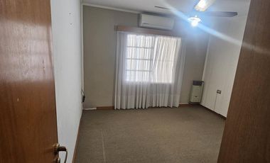 Moderna casa en Granadero Baigorria, Barrio Los Naranjos