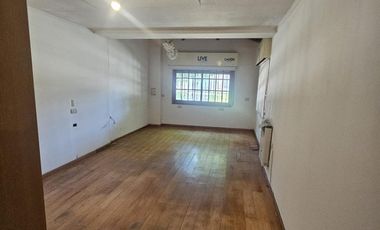 Moderna casa en Granadero Baigorria, Barrio Los Naranjos