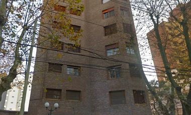 Piso de 240m2 sobre calle OCANTOS 92 -  Centro de  Monte Grande