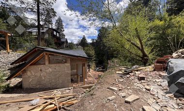 VENTA CABAÑA CON COSTA DE ARROYO EN SAN MARTÍN DE LOS ANDES