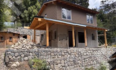 VENTA CABAÑA CON COSTA DE ARROYO EN SAN MARTÍN DE LOS ANDES