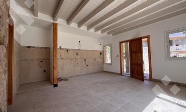 VENTA CABAÑA CON COSTA DE ARROYO EN SAN MARTÍN DE LOS ANDES
