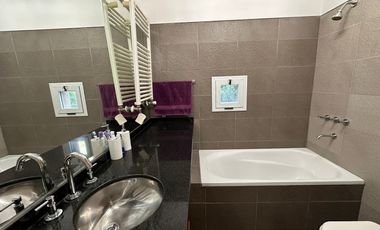 Casa en Venta 5 Dormitorios en Barrio Privado  Aguadas - Funes