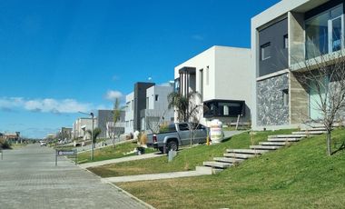 VENTA, LOTE A LAGUNA, PUEBLOS DEL PLATA, ELCANO al 200