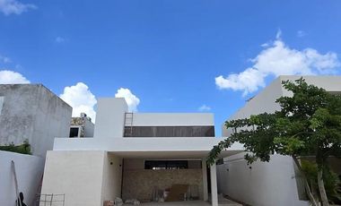 CASA EN VENTA, 4 RECAMARAS, PRIVADA NORTEMERIDA, ENTREGA MARZO 2024