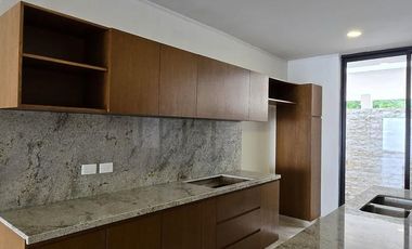 CASA EN VENTA, 4 RECAMARAS, PRIVADA NORTEMERIDA, ENTREGA MARZO 2024