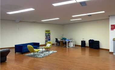 VENTA DE GALERA EN LA LOCERIA CON OFICINAS 4000M2