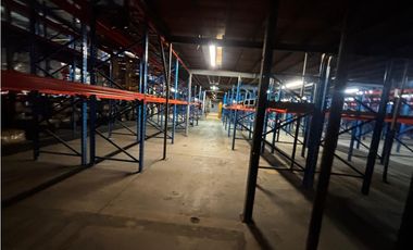 VENTA DE GALERA EN LA LOCERIA CON OFICINAS 4000M2