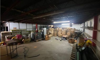 VENTA DE GALERA EN LA LOCERIA CON OFICINAS 4000M2