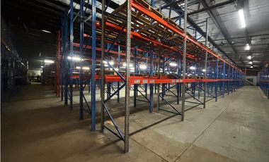 VENTA DE GALERA EN LA LOCERIA CON OFICINAS 4000M2