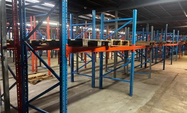 VENTA DE GALERA EN LA LOCERIA CON OFICINAS 4000M2