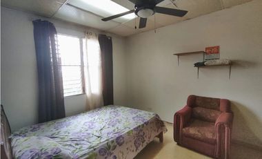 VENTA DE CASA EN VILLA LUCRE CON 2 PARKING Y TERRAZA