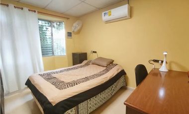 VENTA DE CASA EN VILLA LUCRE CON 2 PARKING Y TERRAZA