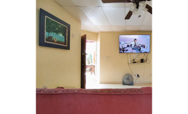 VENTA DE CASA EN VILLA LUCRE CON 2 PARKING Y TERRAZA