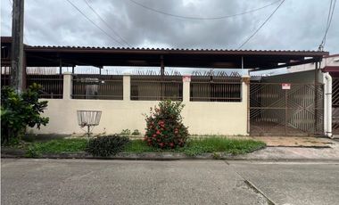 VENTA DE CASA EN CHANIS CON TERRAZA 247MT2 AS