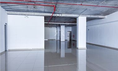 Local en planta baja en Santa Maria Business District alquiler o venta