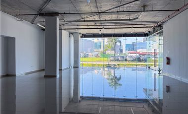 Local en planta baja en Santa Maria Business District alquiler o venta