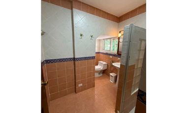 ALQUILER DE CASA EN CLAYTON 5 RECAMARAS