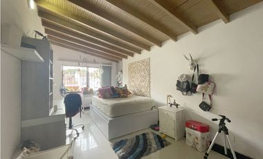 VENTA Casa Medellín, Malibu al lado de la unidad deportiva de belen  ✅