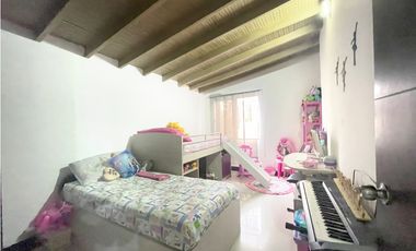 VENTA Casa Medellín, Malibu al lado de la unidad deportiva de belen  ✅