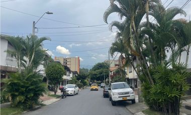 VENTA Casa Medellín, Malibu al lado de la unidad deportiva de belen  ✅