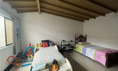 VENTA Casa Medellín, Malibu al lado de la unidad deportiva de belen  ✅