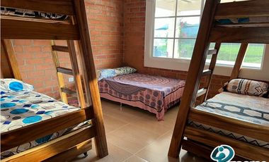 AMPLIA CASA FINCA DE 4 HABITACIONES EN VITERBO, CERCA DE PEREIRA