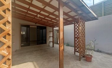 Alquiler de casa esquinera en Vía a la Costa, urbanización Portofino, GabR
