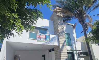 Casa en Renta La Isla Lomas de Angelopolis