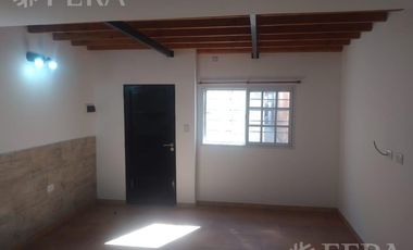 Alquiler de PH 3 ambientes con patio en Sarandi