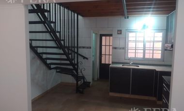 Alquiler de PH 3 ambientes con patio en Sarandi