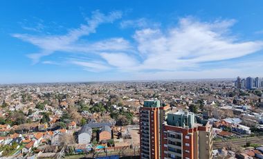 4 ambientes - 3 baños - 114 m2 - Piscina - Grupo electrogeno - 2 cocheras - Venta - A estrenar