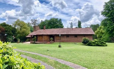 CASA EN VENTA, EN EL CLUB DE CAMPO 