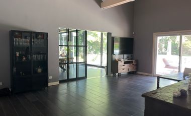 Exclusiva casa en venta 4 dormitorios Quincho Galeria Dependencia Farm Club Pilar
