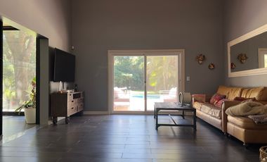 Exclusiva casa en venta 4 dormitorios Quincho Galeria Dependencia Farm Club Pilar