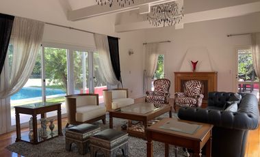 Exclusiva casa en venta 4 dormitorios Quincho Galeria Dependencia Farm Club Pilar