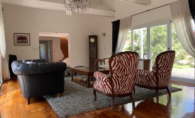 Exclusiva casa en venta 4 dormitorios Quincho Galeria Dependencia Farm Club Pilar