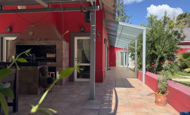 Exclusiva casa en venta 4 dormitorios Quincho Galeria Dependencia Farm Club Pilar