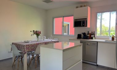 Exclusiva casa en venta 4 dormitorios Quincho Galeria Dependencia Farm Club Pilar