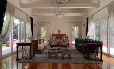 Exclusiva casa en venta 4 dormitorios Quincho Galeria Dependencia Farm Club Pilar