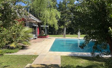 Exclusiva casa en venta 4 dormitorios Quincho Galeria Dependencia Farm Club Pilar