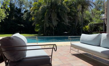 Exclusiva casa en venta 4 dormitorios Quincho Galeria Dependencia Farm Club Pilar