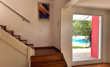 Exclusiva casa en venta 4 dormitorios Quincho Galeria Dependencia Farm Club Pilar
